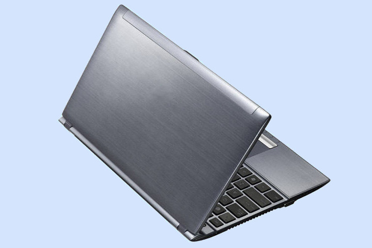 持ち運びノートパソコンのおすすめ｜サイズ、重量、価格、メーカー